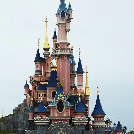 Mickey & Friends Magic - 6 Min From Disneyland Paris Серри